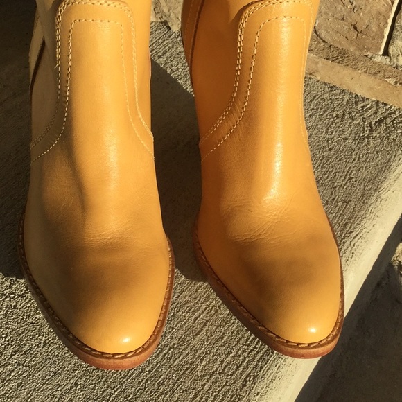 ⭐️Like New - Western Blonde Leather Boots - Picture 5 of 12